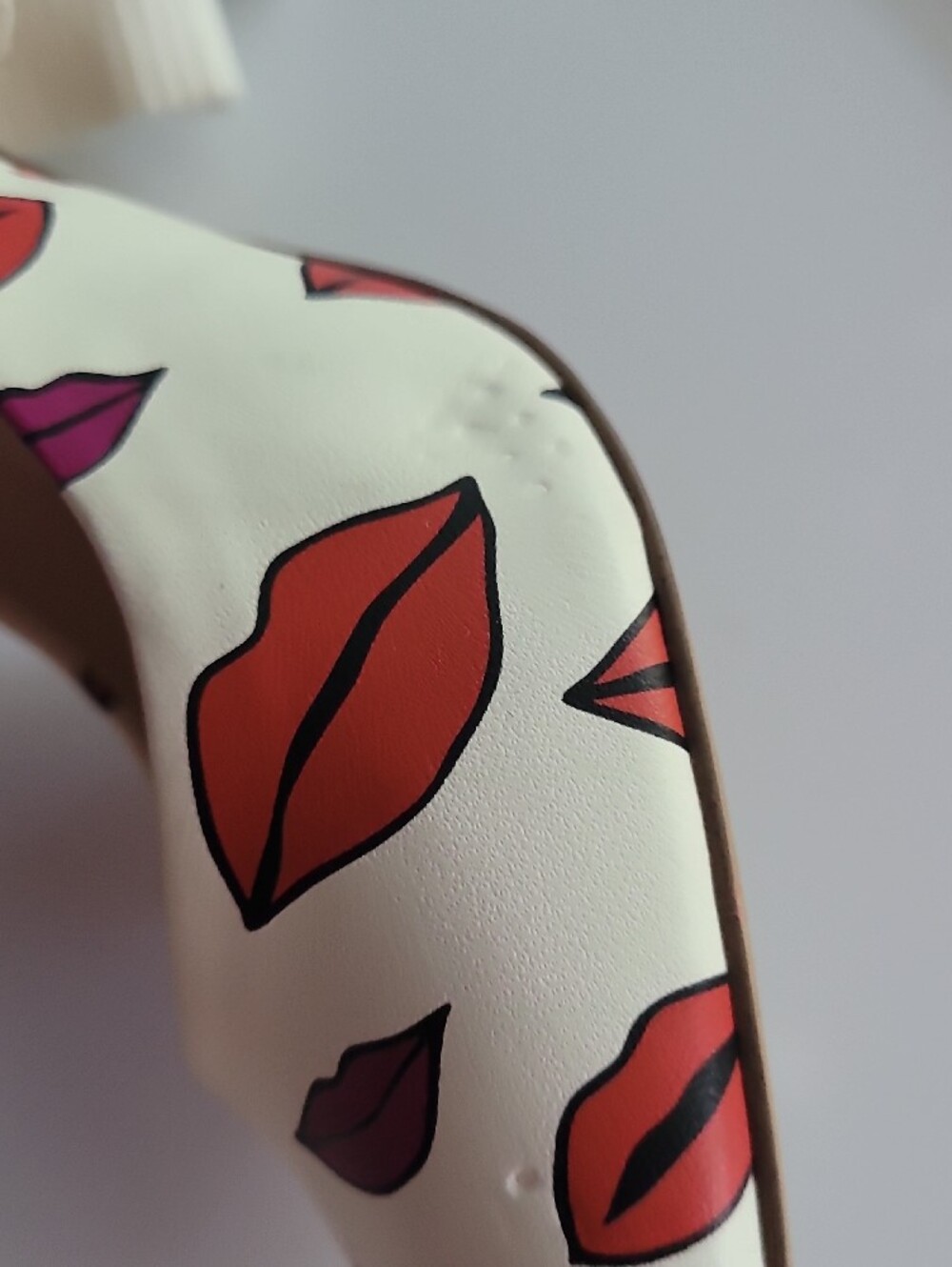 INC International Concepts White with Red Lip Print Heel Shoes 8.5 - Picture 7 of 14